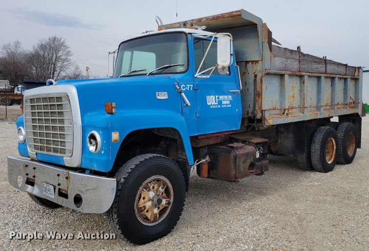 image for item KH9862 1977 Ford 9000  dump truck