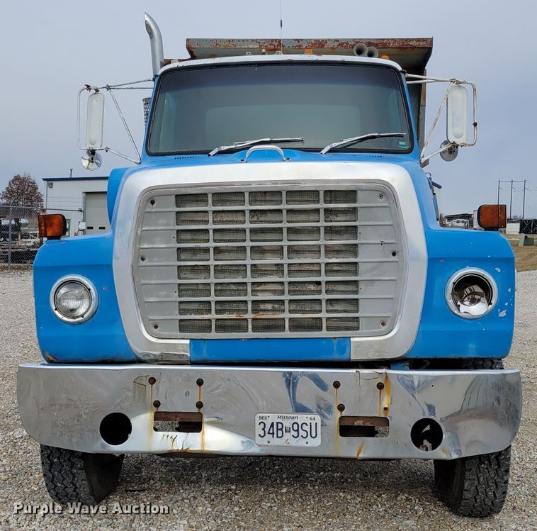 image for item KH9862 1977 Ford 9000  dump truck