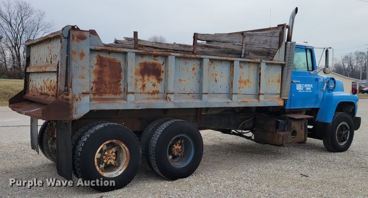 image for item KH9862 1977 Ford 9000  dump truck