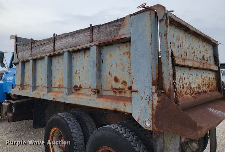 image for item KH9862 1977 Ford 9000  dump truck