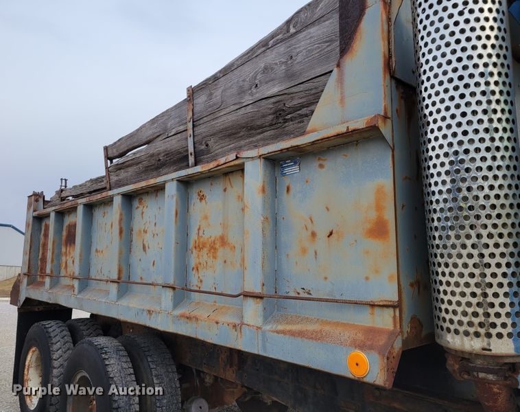 image for item KH9862 1977 Ford 9000  dump truck