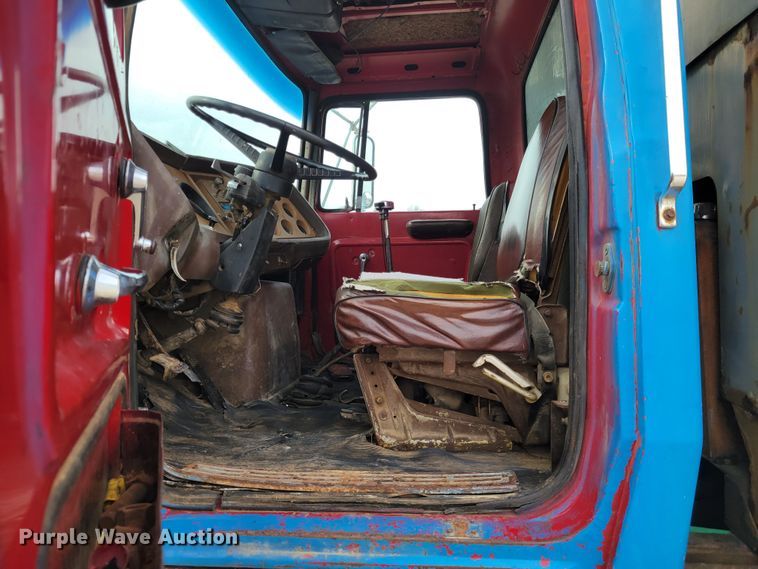 image for item KH9862 1977 Ford 9000  dump truck