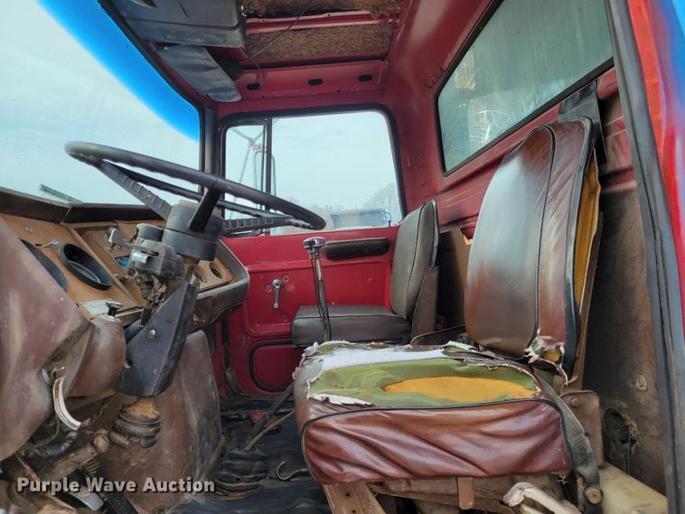 image for item KH9862 1977 Ford 9000  dump truck