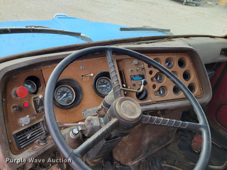 image for item KH9862 1977 Ford 9000  dump truck