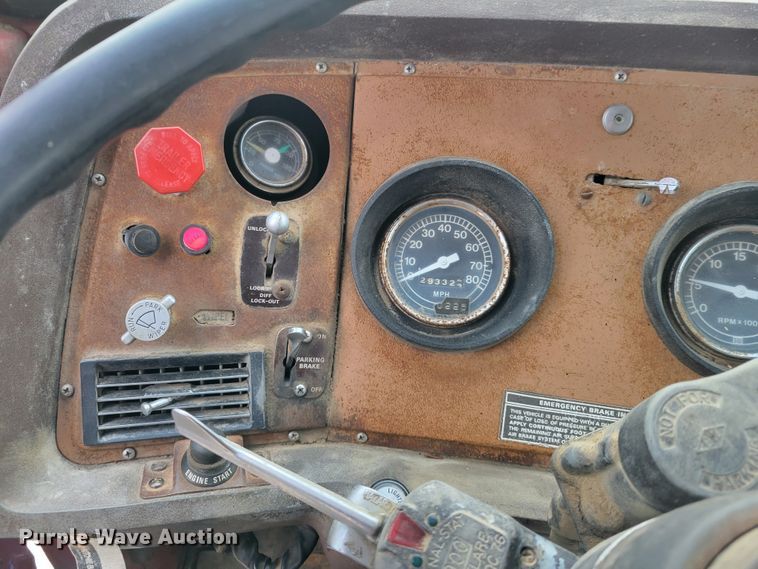 image for item KH9862 1977 Ford 9000  dump truck