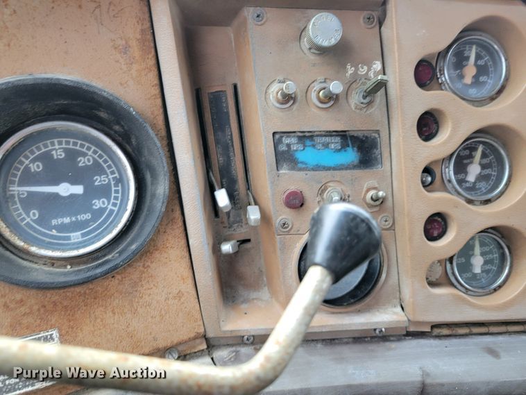 image for item KH9862 1977 Ford 9000  dump truck