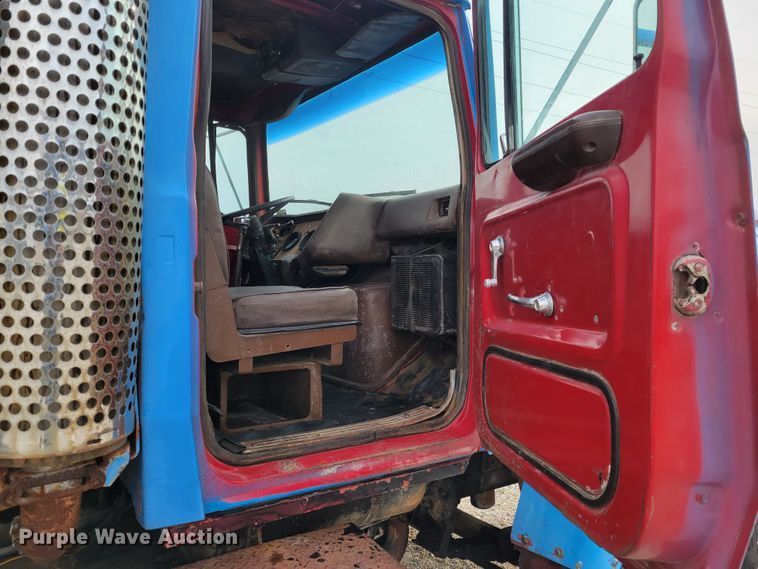 image for item KH9862 1977 Ford 9000  dump truck