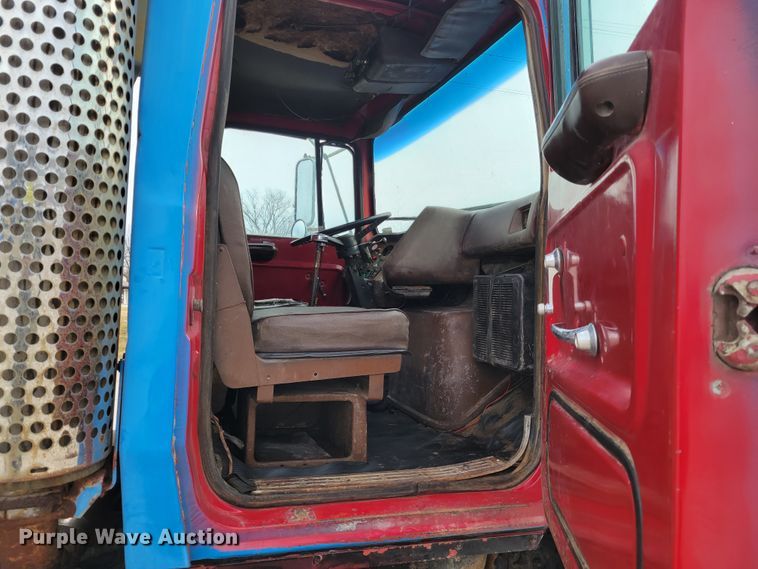 image for item KH9862 1977 Ford 9000  dump truck