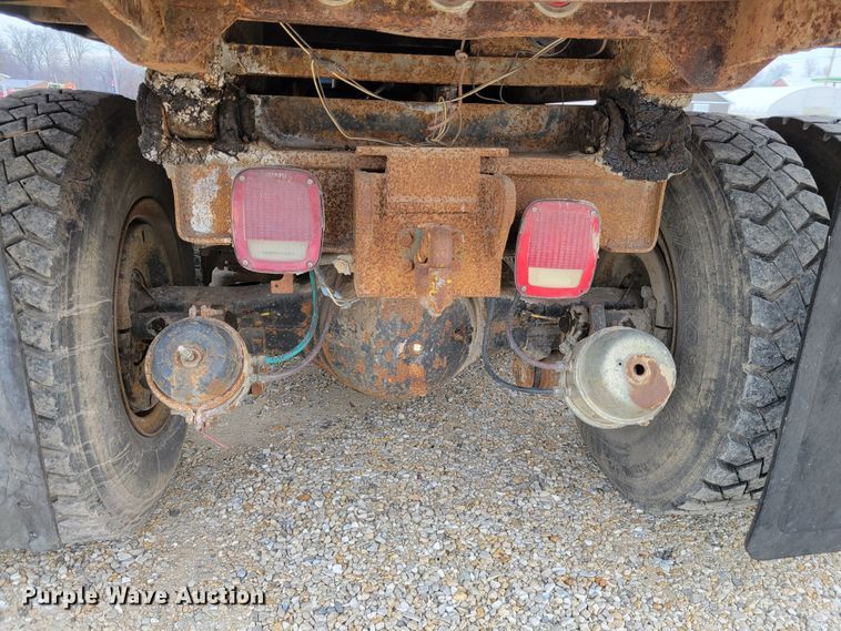 image for item KH9862 1977 Ford 9000  dump truck