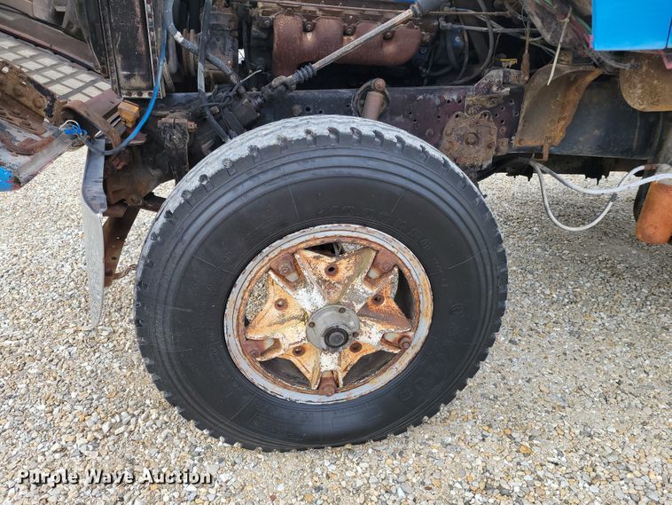 image for item KH9862 1977 Ford 9000  dump truck