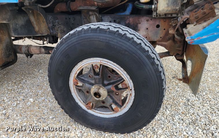 image for item KH9862 1977 Ford 9000  dump truck