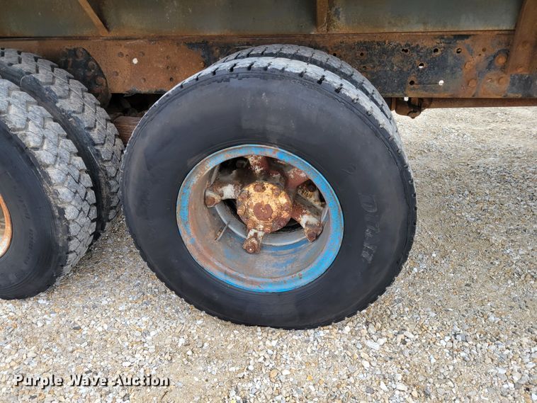 image for item KH9862 1977 Ford 9000  dump truck