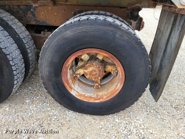 image for item KH9862 1977 Ford 9000  dump truck