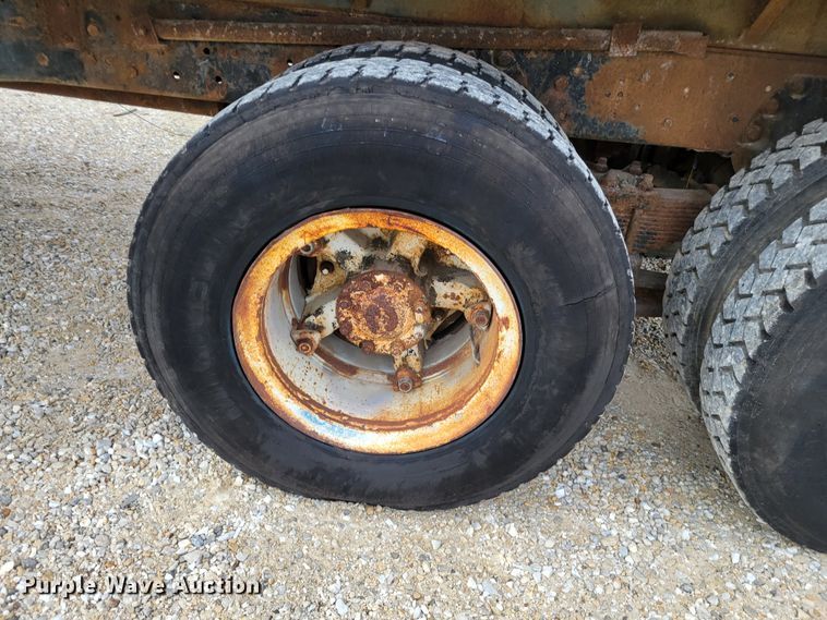 image for item KH9862 1977 Ford 9000  dump truck