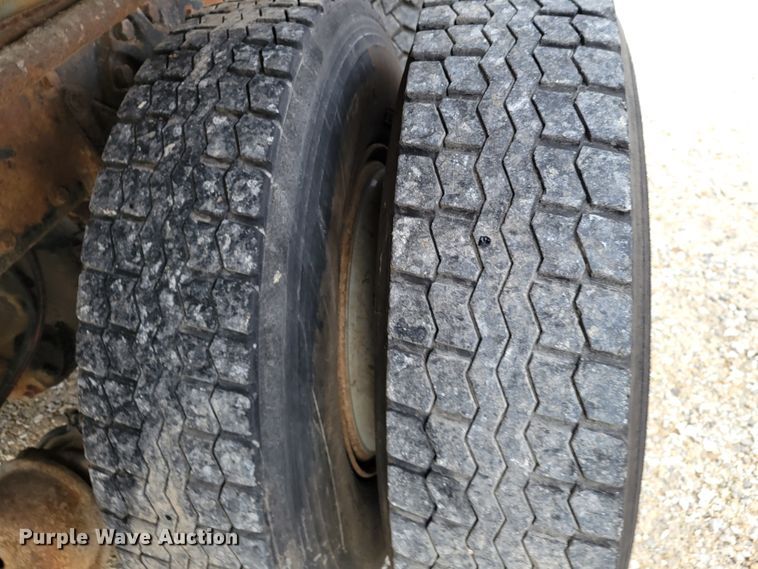 image for item KH9862 1977 Ford 9000  dump truck