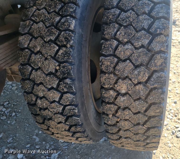 image for item KH9863 1999 Ford F550 Super Duty XL  dump truck