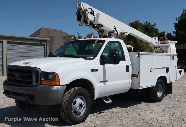 image for item KQ9728 2001 Ford F350 Super Duty XL  bucket truck
