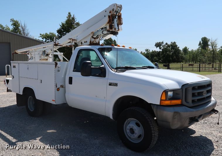 image for item KQ9728 2001 Ford F350 Super Duty XL  bucket truck
