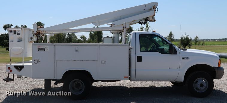 image for item KQ9728 2001 Ford F350 Super Duty XL  bucket truck