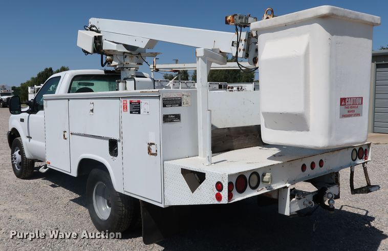 image for item KQ9728 2001 Ford F350 Super Duty XL  bucket truck