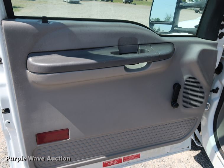 image for item KQ9728 2001 Ford F350 Super Duty XL  bucket truck