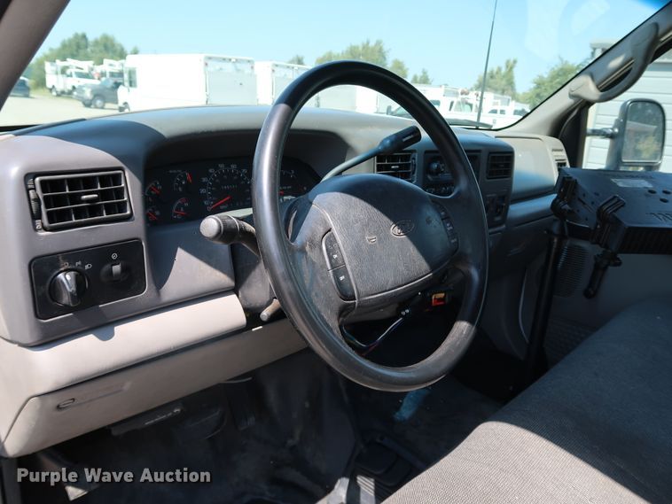 image for item KQ9728 2001 Ford F350 Super Duty XL  bucket truck