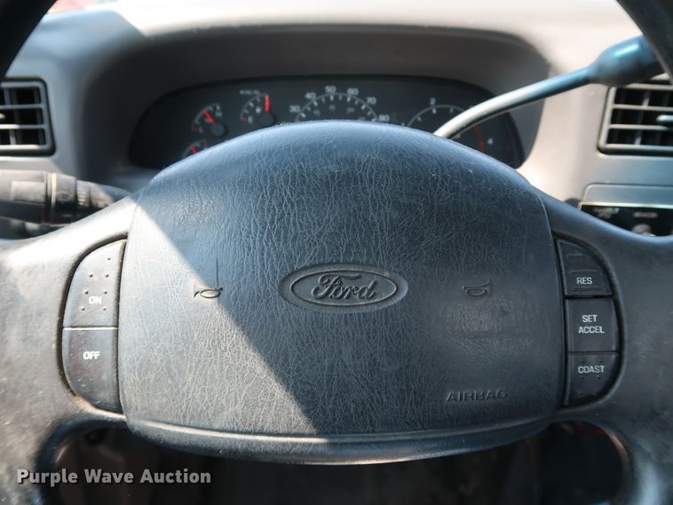 image for item KQ9728 2001 Ford F350 Super Duty XL  bucket truck