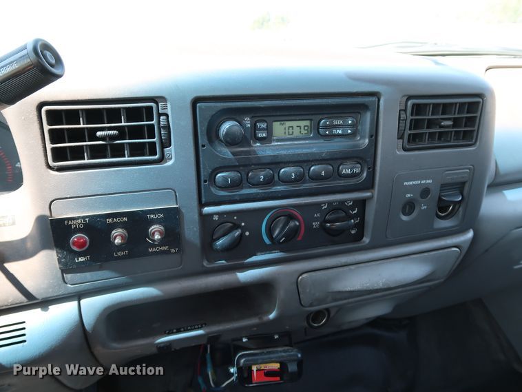 image for item KQ9728 2001 Ford F350 Super Duty XL  bucket truck