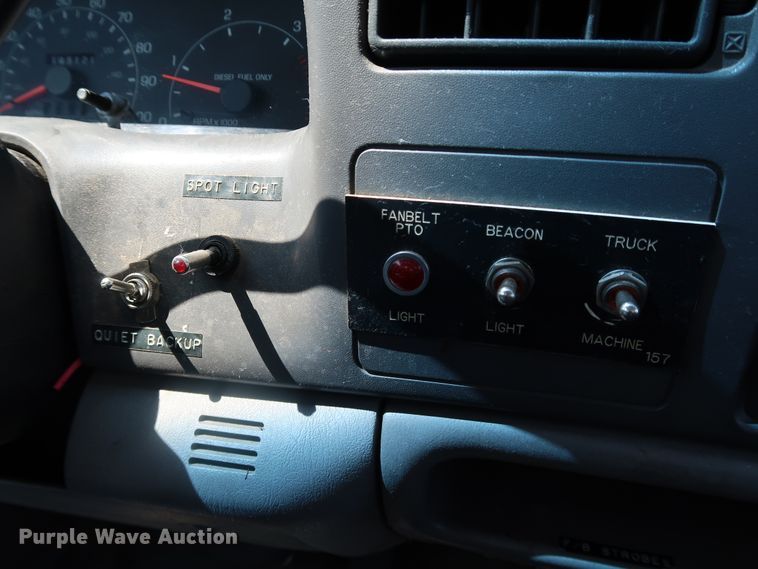 image for item KQ9728 2001 Ford F350 Super Duty XL  bucket truck