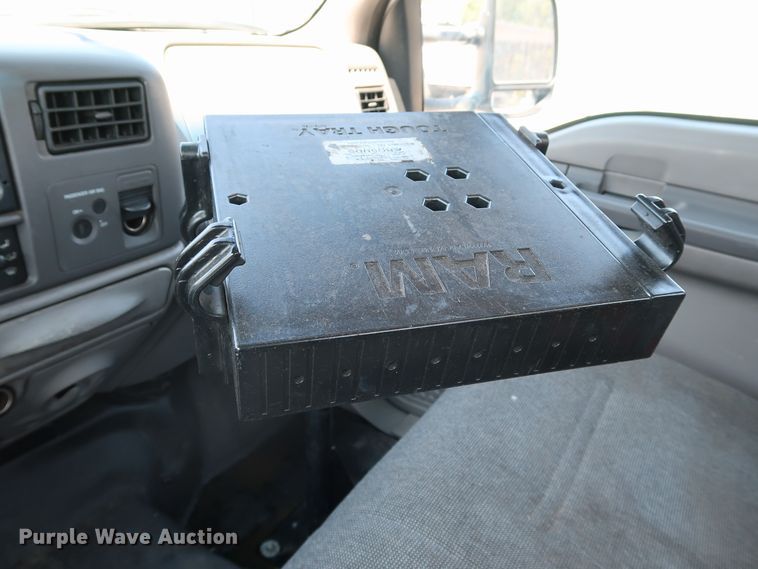 image for item KQ9728 2001 Ford F350 Super Duty XL  bucket truck