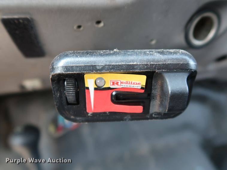 image for item KQ9728 2001 Ford F350 Super Duty XL  bucket truck