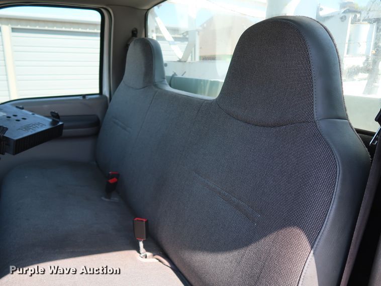 image for item KQ9728 2001 Ford F350 Super Duty XL  bucket truck