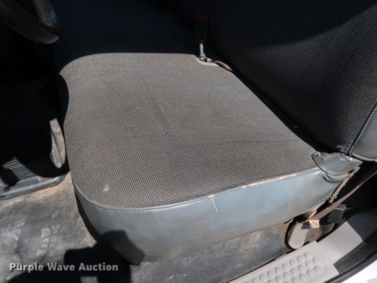 image for item KQ9728 2001 Ford F350 Super Duty XL  bucket truck