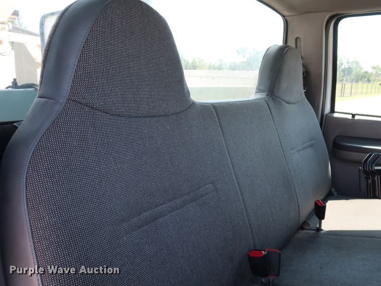 image for item KQ9728 2001 Ford F350 Super Duty XL  bucket truck