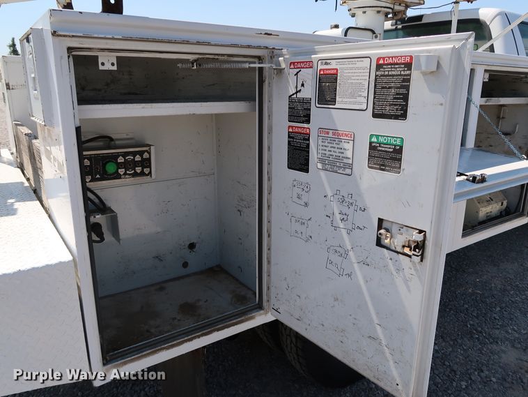 image for item KQ9728 2001 Ford F350 Super Duty XL  bucket truck