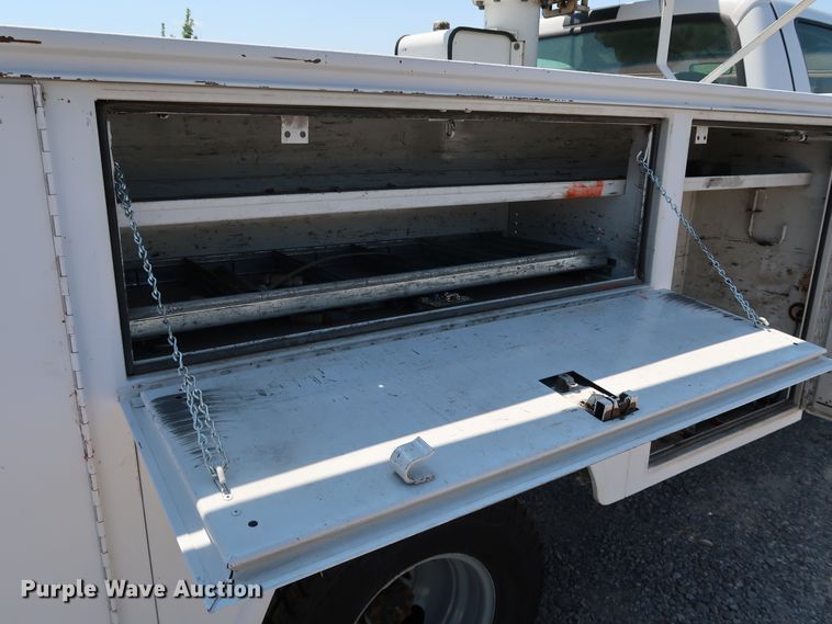 image for item KQ9728 2001 Ford F350 Super Duty XL  bucket truck