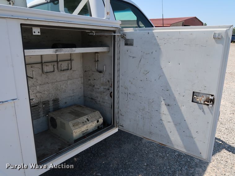 image for item KQ9728 2001 Ford F350 Super Duty XL  bucket truck