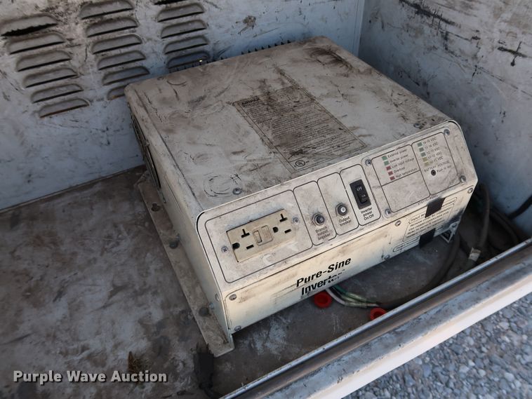 image for item KQ9728 2001 Ford F350 Super Duty XL  bucket truck