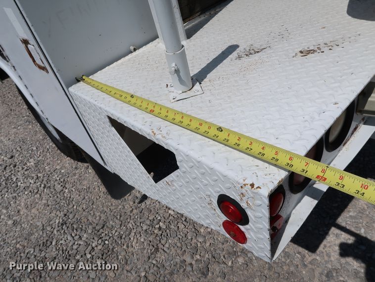 image for item KQ9728 2001 Ford F350 Super Duty XL  bucket truck