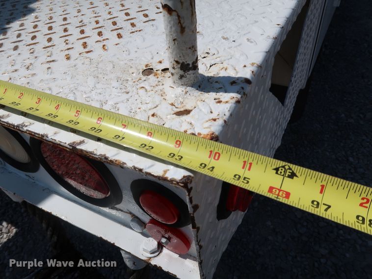 image for item KQ9728 2001 Ford F350 Super Duty XL  bucket truck