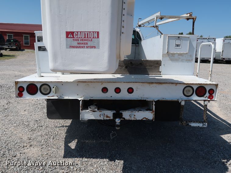 image for item KQ9728 2001 Ford F350 Super Duty XL  bucket truck