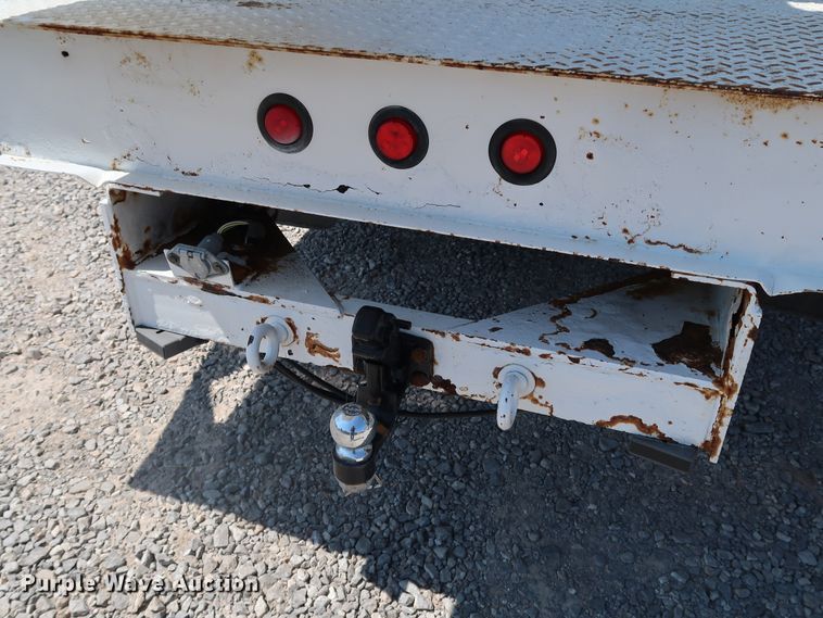 image for item KQ9728 2001 Ford F350 Super Duty XL  bucket truck