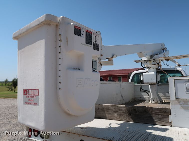 image for item KQ9728 2001 Ford F350 Super Duty XL  bucket truck