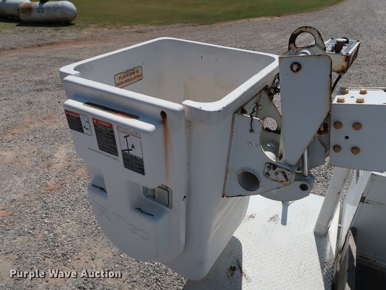 image for item KQ9728 2001 Ford F350 Super Duty XL  bucket truck