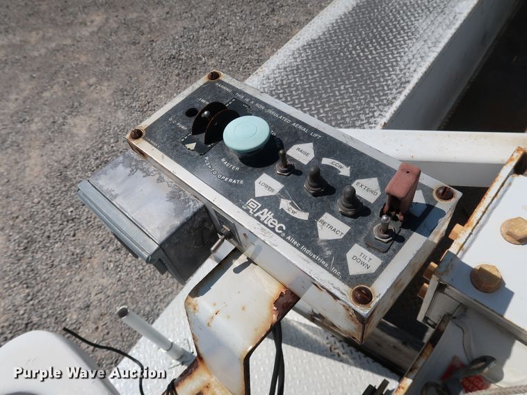 image for item KQ9728 2001 Ford F350 Super Duty XL  bucket truck