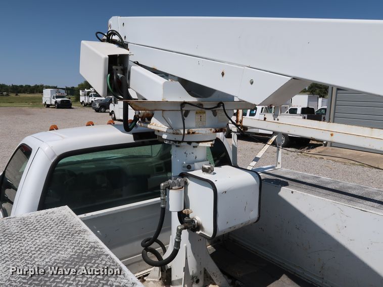 image for item KQ9728 2001 Ford F350 Super Duty XL  bucket truck
