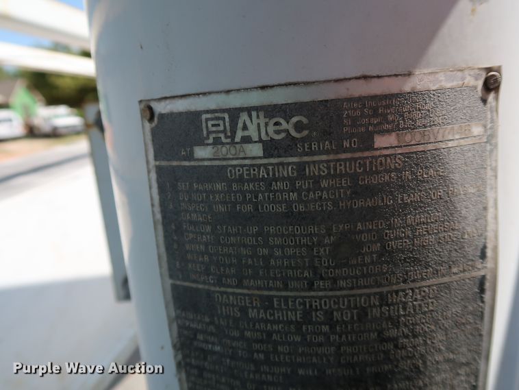 image for item KQ9728 2001 Ford F350 Super Duty XL  bucket truck