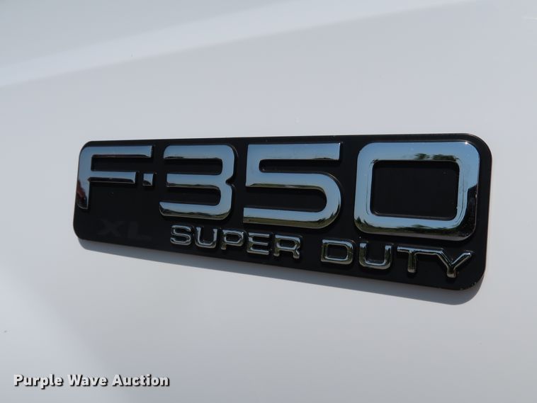 image for item KQ9728 2001 Ford F350 Super Duty XL  bucket truck