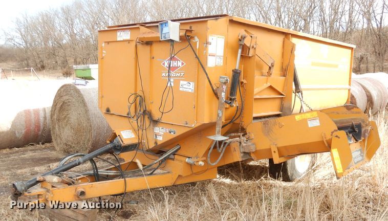 image for item DH8779 Kuhn Knight 3130  feed mixer