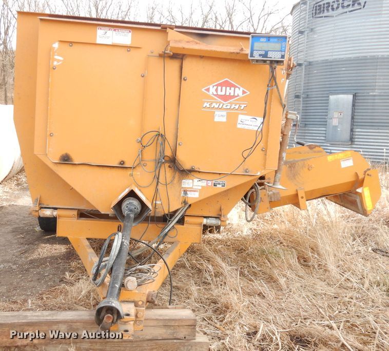 image for item DH8779 Kuhn Knight 3130  feed mixer